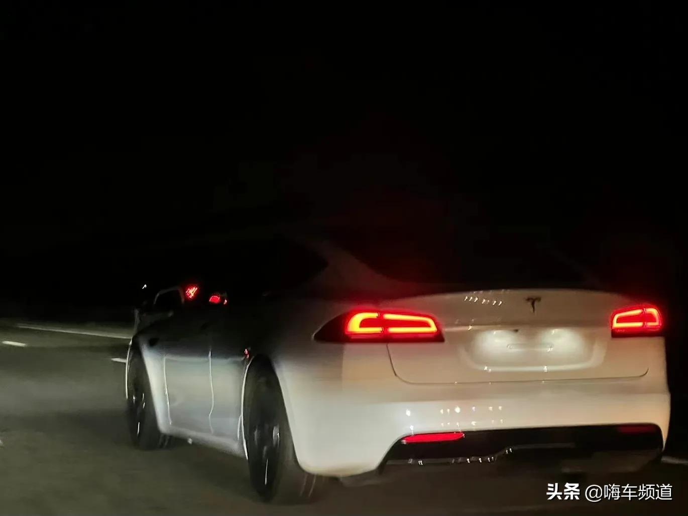 最新特斯拉model s,前后大灯组提升巨大