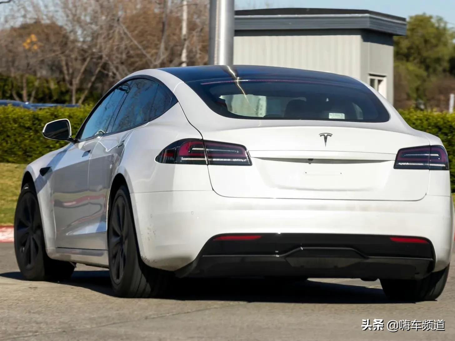 最新特斯拉model s,前后大灯组提升巨大