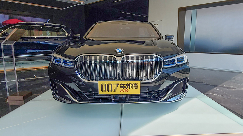 到店实拍宝马m760li,搭载66t v12发动机,内燃机的巅峰