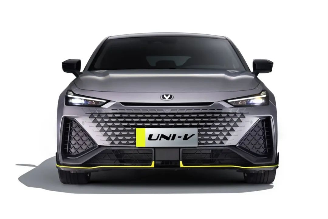 2022重慶車展:長安uni-v 2.0t,國產運動轎車再拔高