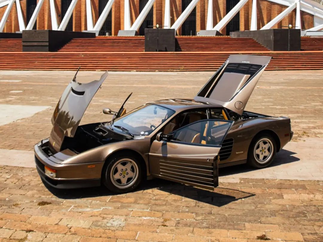 红色的常见棕色的你见过吗?稀有配色的1988年法拉利 testarossa