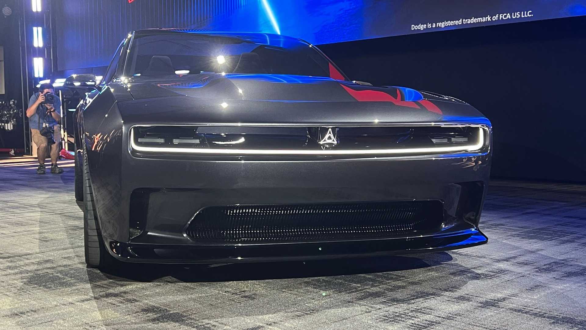 道奇charger daytona srt电动概念车亮相,满满的美式肌肉风