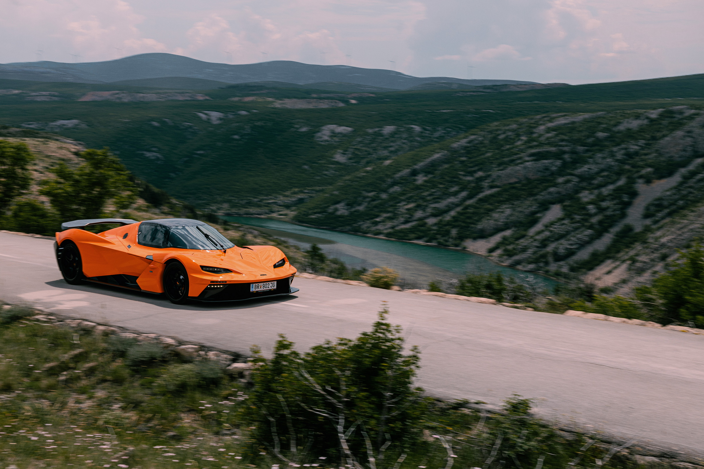 ktm x-bow gt-xr:最接近纯种赛车的可合法道路行驶的超级跑车