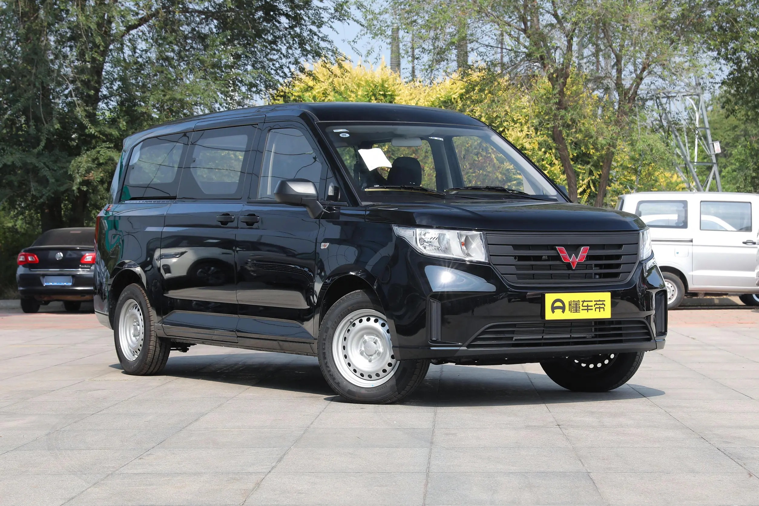 五菱征程新车型上市,定位中型mpv,配6挡手动变速箱,售698万