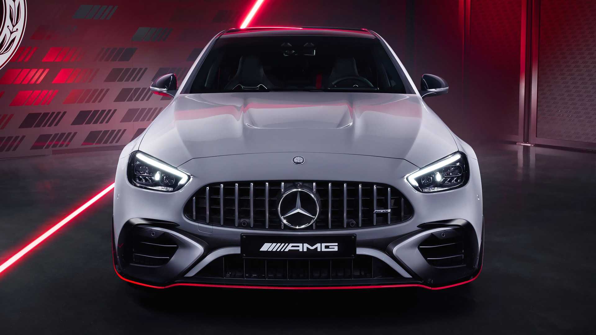 0t超強混動,3.3秒破百,2023款奔馳amg c 63 f1性能版首次亮相