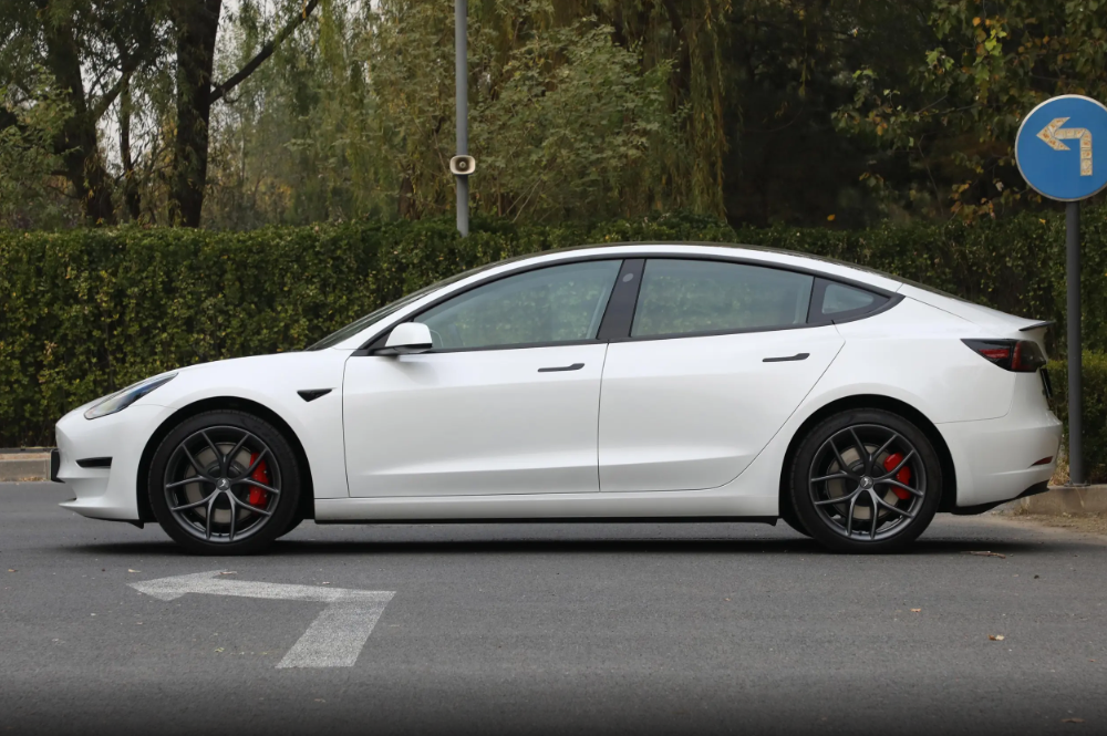 特斯拉model3再現以價換量,造型前衛,入門續航556km,值得選嗎