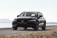 定位中型车，搭载2.0T+7挡湿式双离合，解析沃尔沃V60