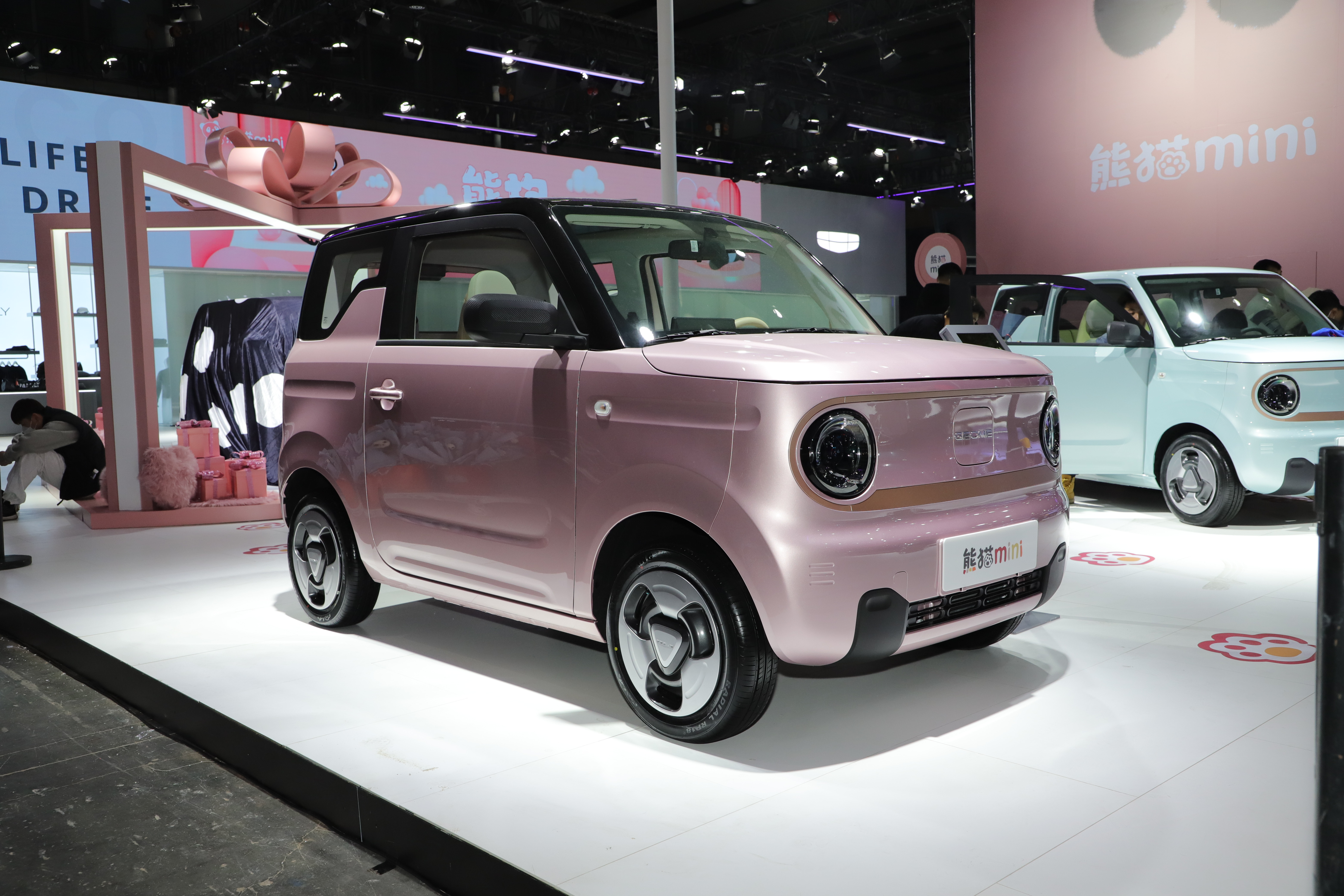 【2022广州车展】实拍吉利熊猫mini:造型呆萌,还配快充!