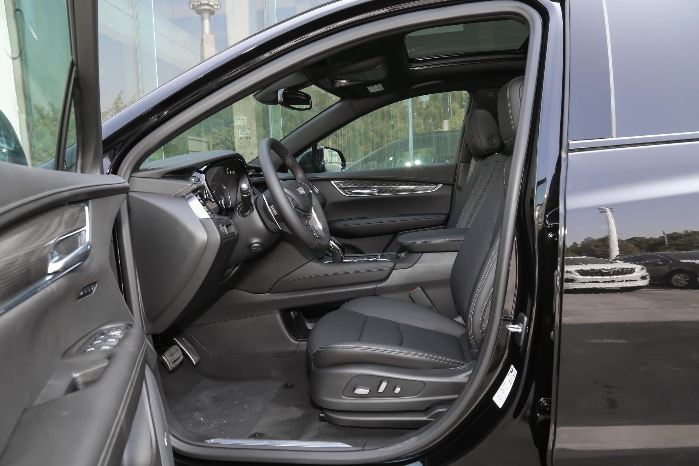 凯迪拉克xt5车系调整,新增豪华型四驱蜂鸟版,售价3827万元