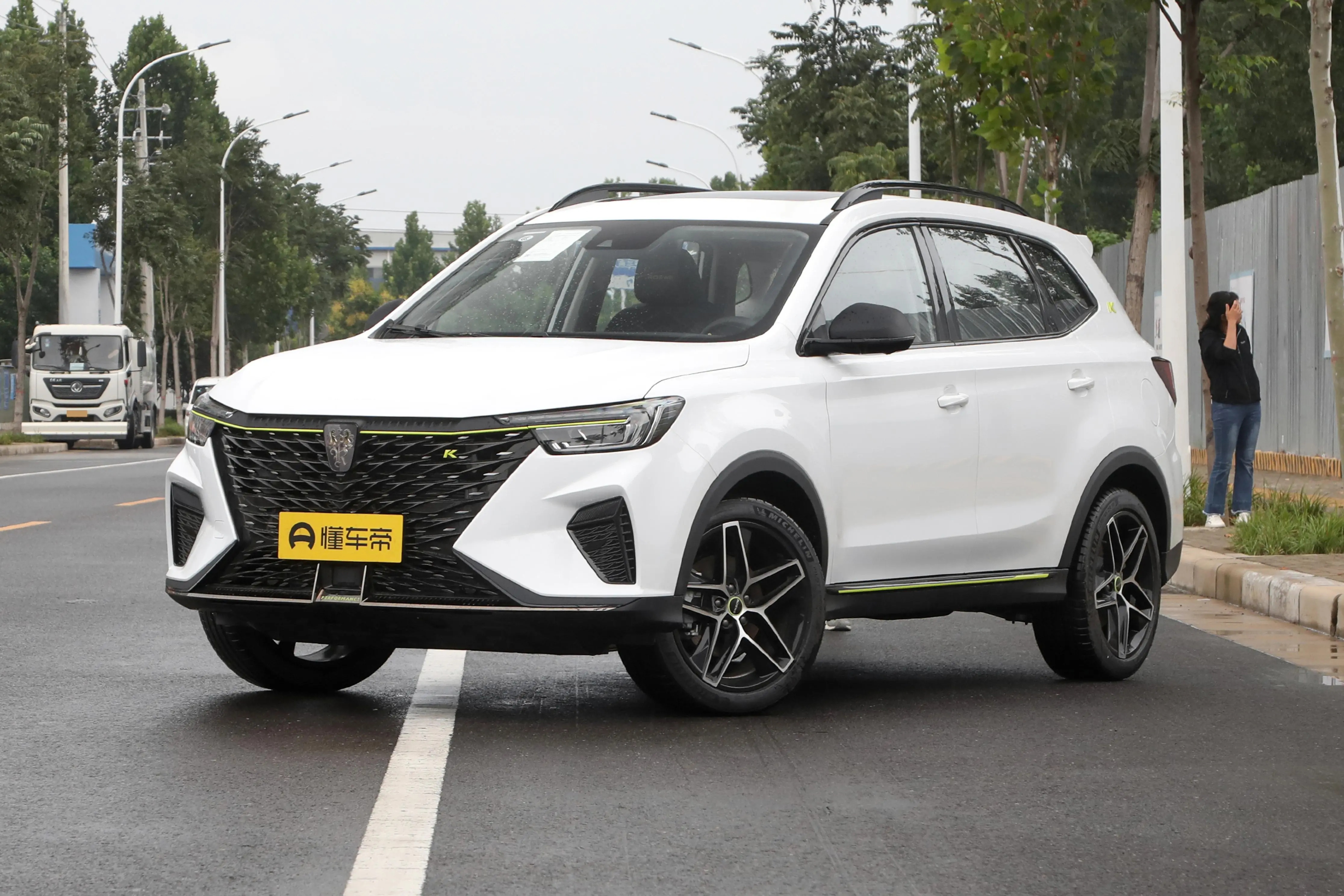 紧凑型suv,荣威rx5搭载15t 181匹马力,年轻人首选吗?