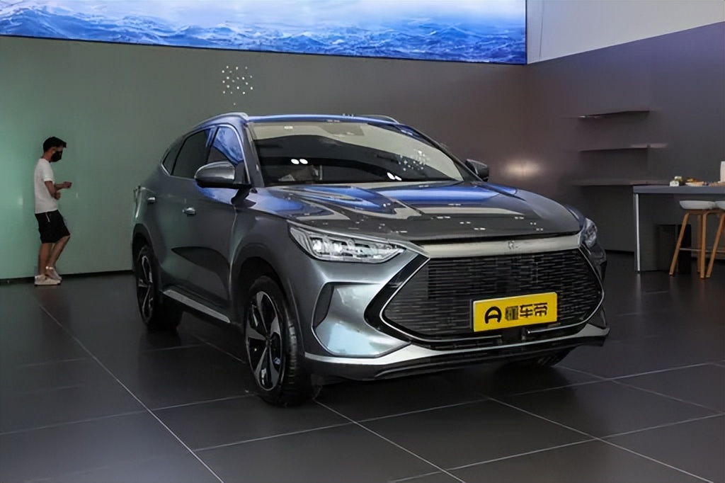 外觀方面宋plus dm-i 2021款 dm-i 100km 四驅旗艦 plus 5g版,採用了