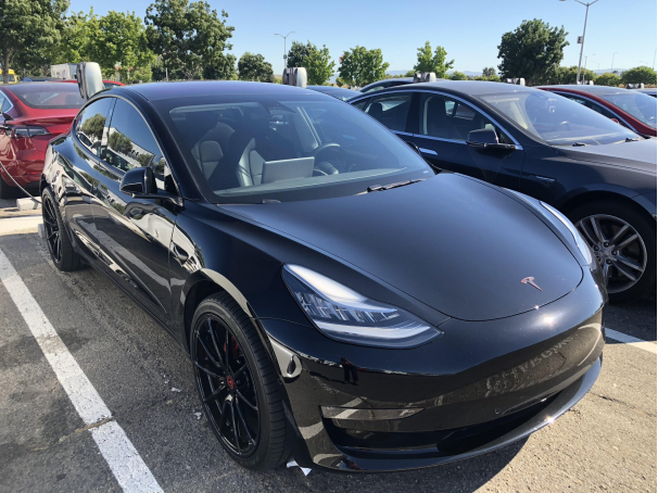 新版特斯拉model 3照片流出,外观大变,神似二代跑车!