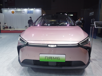 吉利几何M6实拍，外观内饰动感，15万级SUV“优选”？