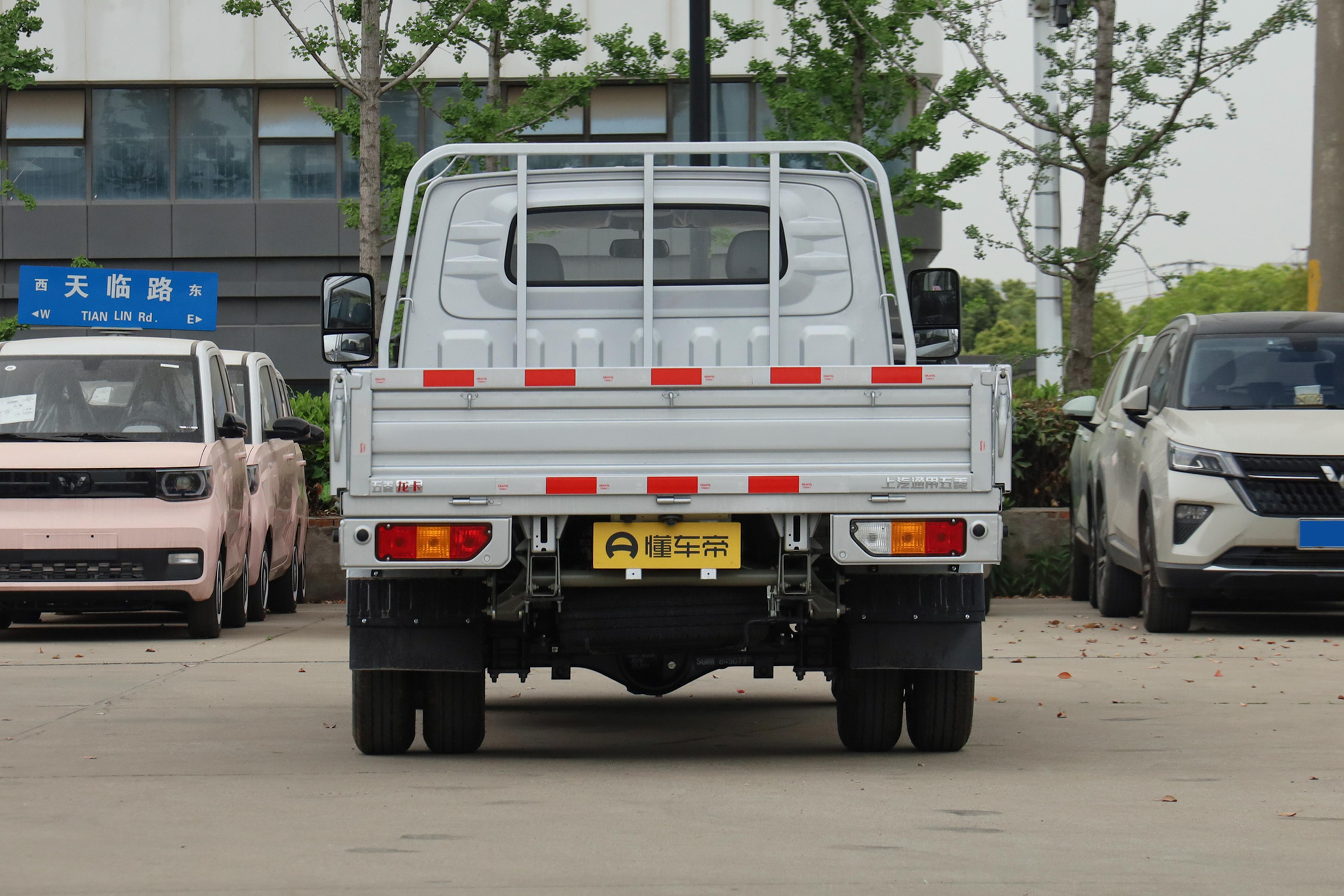 五菱货车3米8长货箱图片