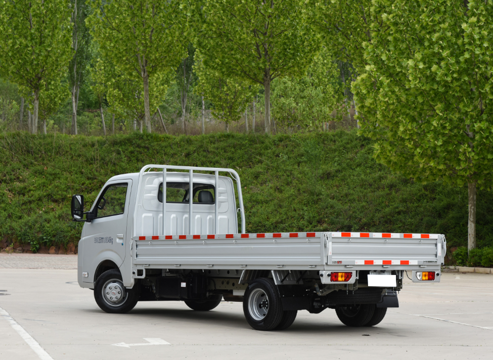 五菱货车3米8长货箱图片