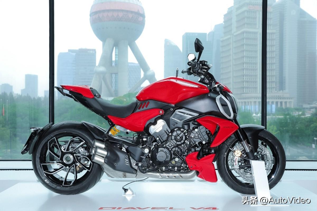 排量為 1,158 cc 的 v4 granturismo 發動機是全新杜卡迪大魔鬼diavel