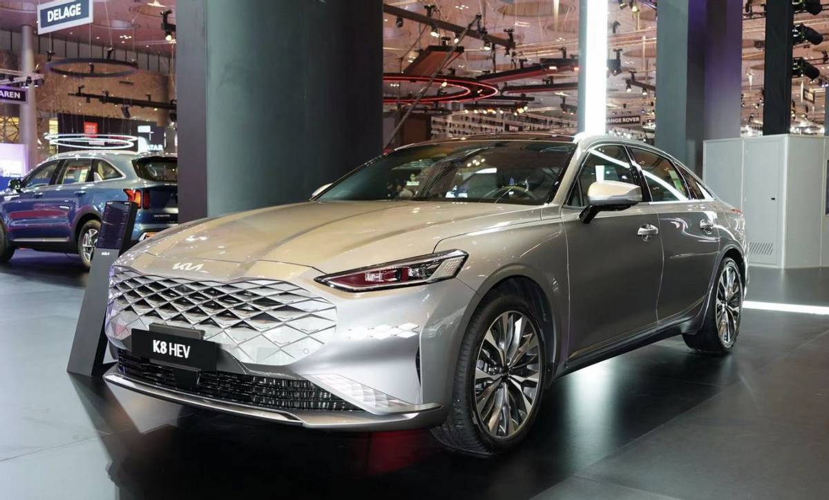 起亚k8亮相日内瓦车展,3.5l v6引擎,海外领先