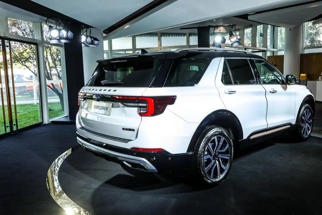 福特suv10万图片