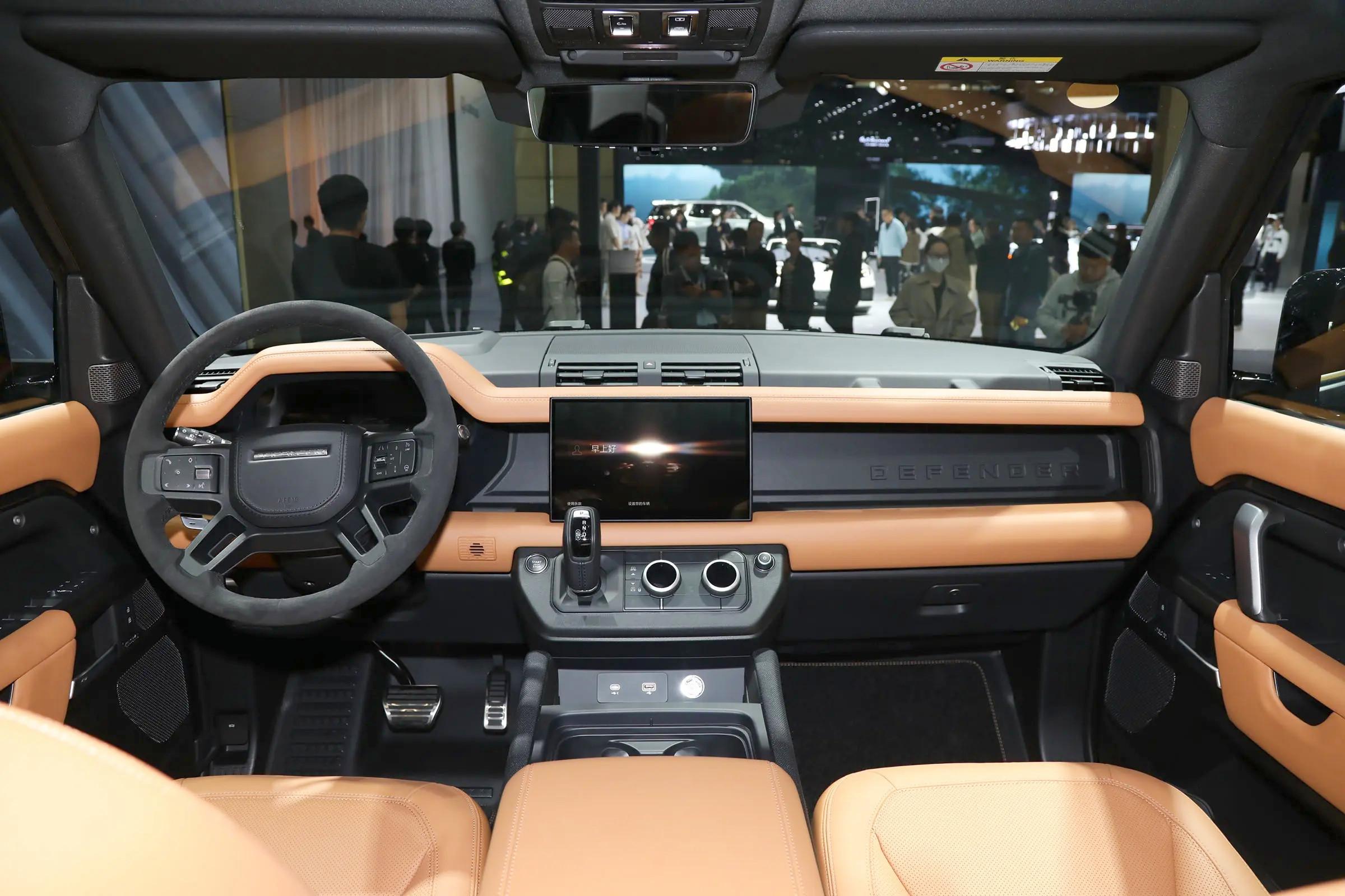 2024款路虎卫士50t v8车型亮相广州车展并上市,售价1266万元起