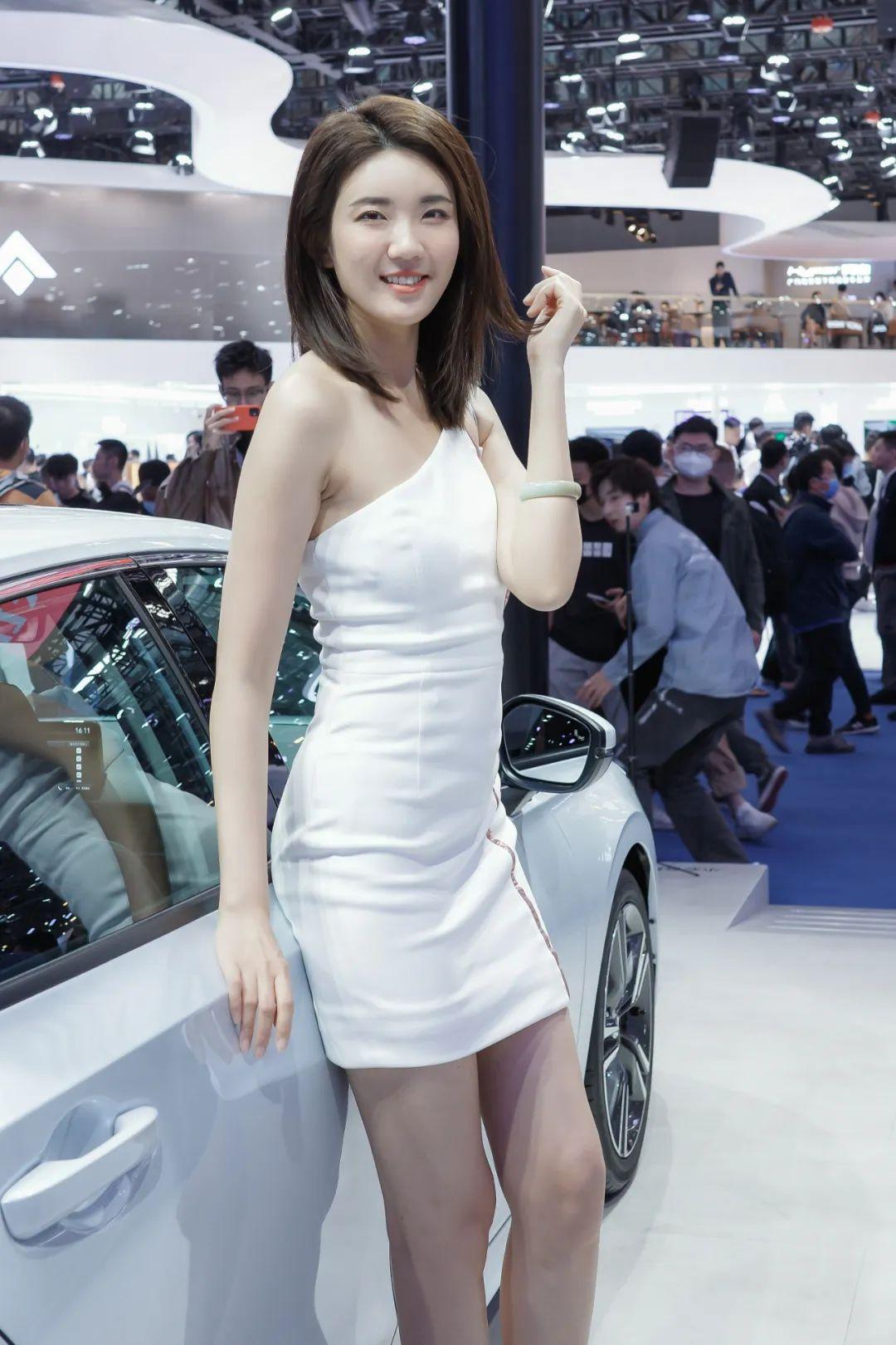 2020广州国际车展模特图片