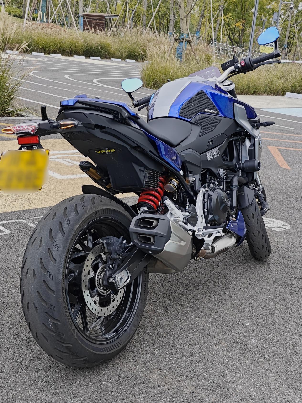 宝马900cc摩托车图片