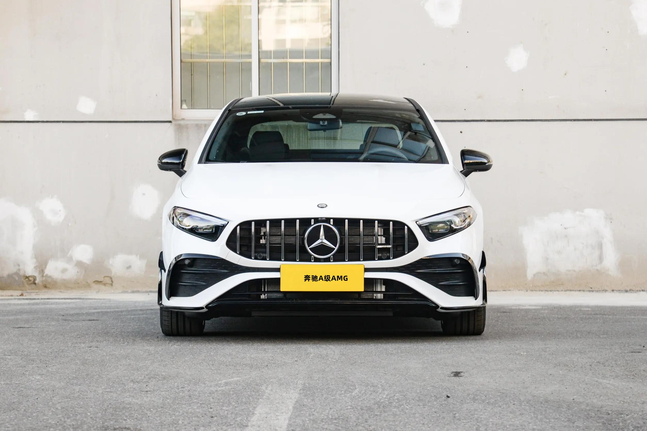 新款奔驰a级amg a 35l上市,增加手机无线充电,售价41.13万元