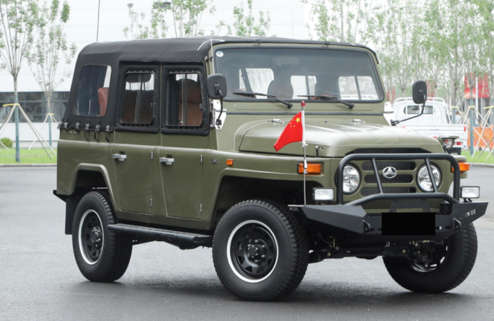 1961年国家将研制军用指挥轻型越野车的任务下达给了北京汽车制造厂