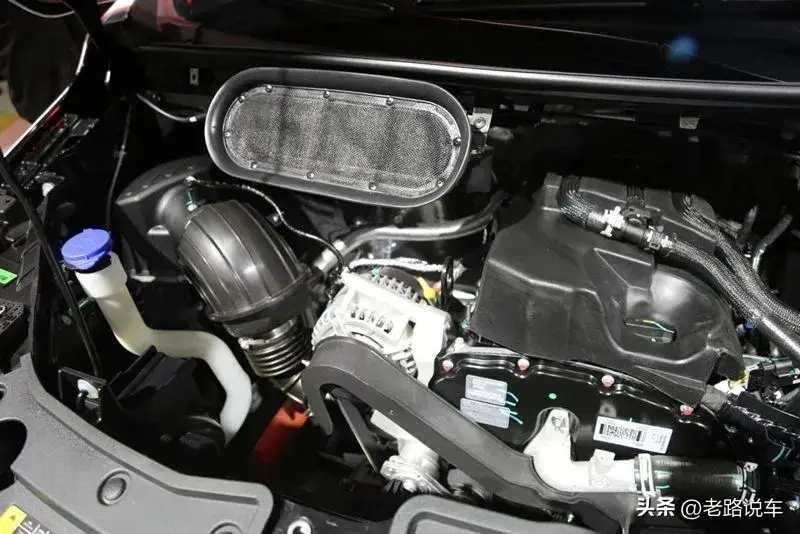 4d236h发动机车上搭载一台福特duraturq 4d236h型直列4缸柴油发动机