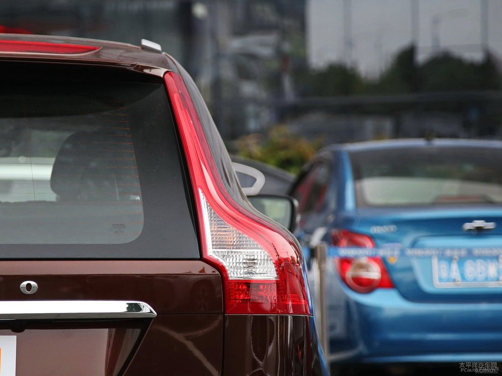 醇咖色沃爾沃XC60車尾外觀圖片