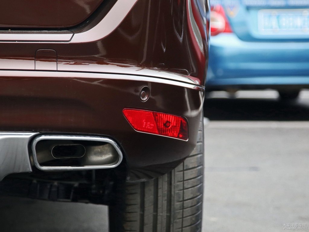 醇咖色沃爾沃XC60車尾外觀圖片