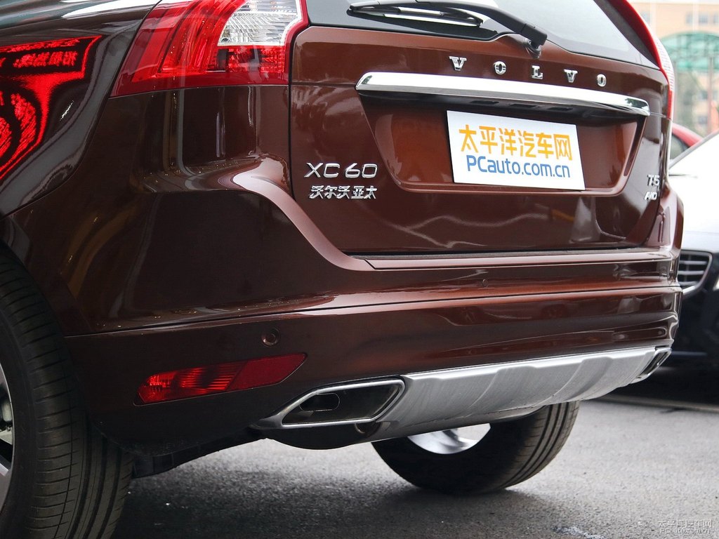醇咖色沃爾沃XC60車尾外觀圖片