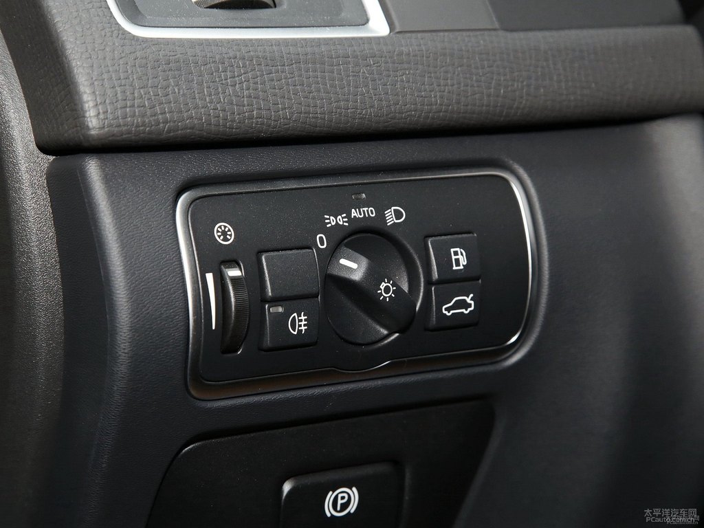醇咖色沃爾沃XC60中控內(nèi)飾圖片