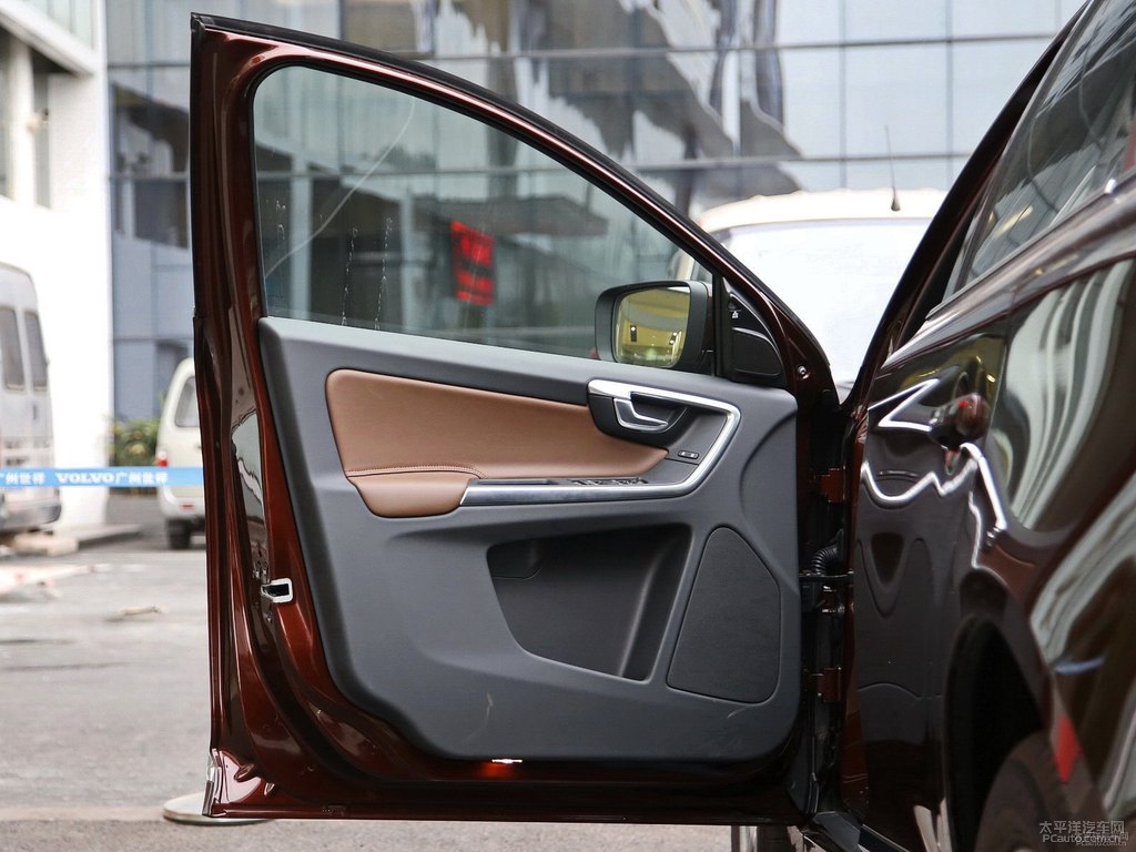 醇咖色沃爾沃XC60車廂內(nèi)飾圖片
