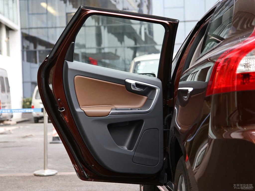 醇咖色沃爾沃XC60車廂內(nèi)飾圖片