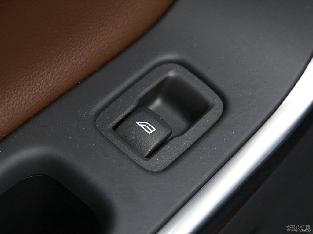 醇咖色沃爾沃XC60車廂內(nèi)飾圖片