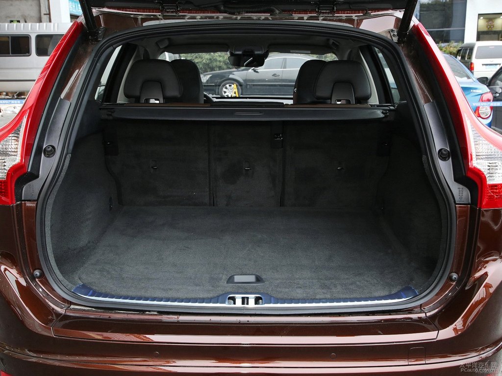 醇咖色沃爾沃XC60后備廂空間圖片