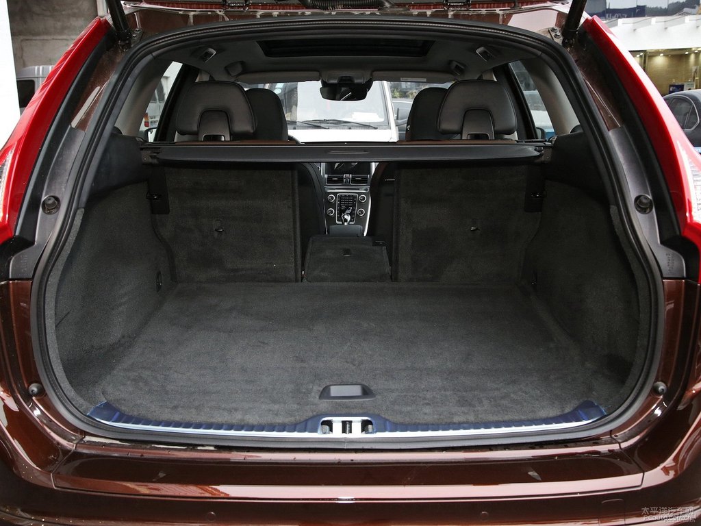 醇咖色沃爾沃XC60后備廂空間圖片