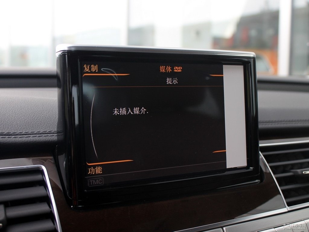水晶銀奧迪A8L中控內(nèi)飾圖片