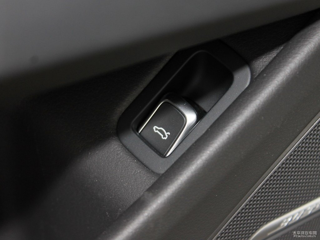 水晶銀奧迪A8L車廂內飾圖片