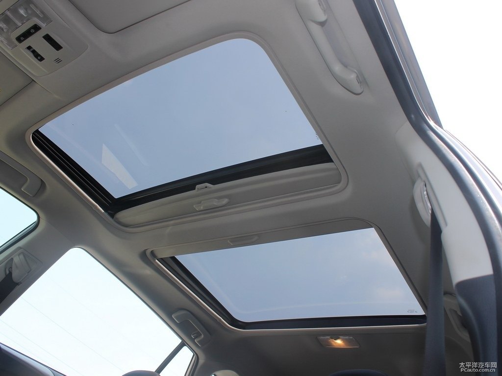 RAV4榮放車廂內(nèi)飾圖片