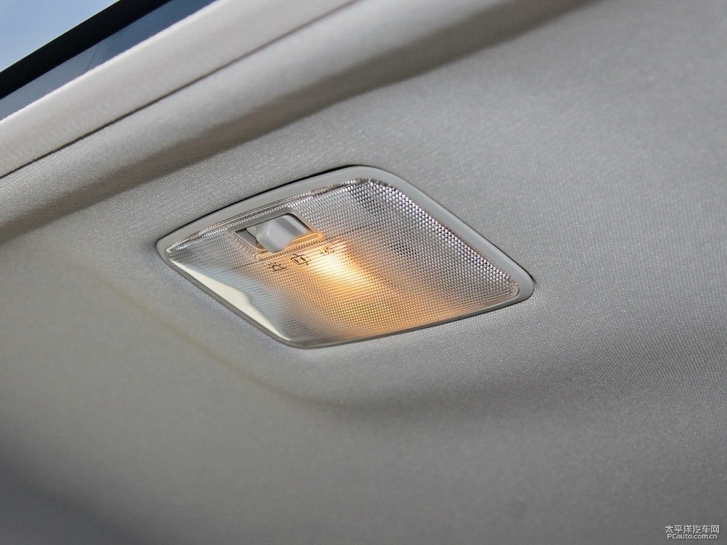 RAV4榮放車廂內飾圖片