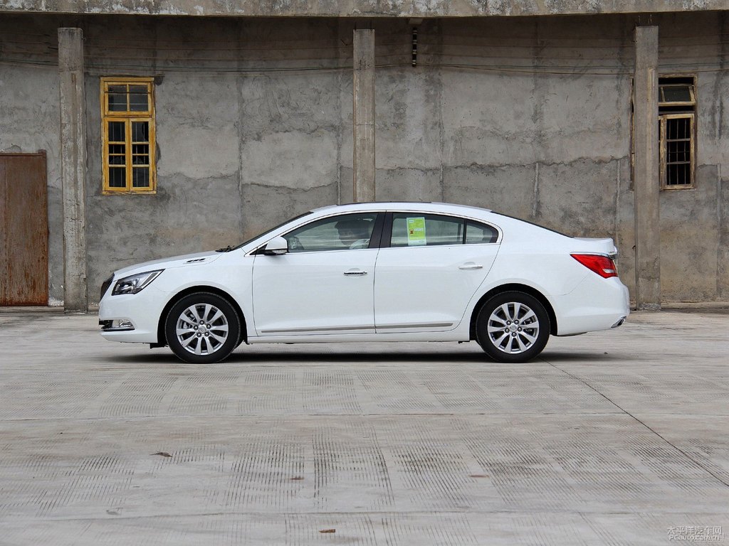 象牙白君越整車外觀外觀圖片