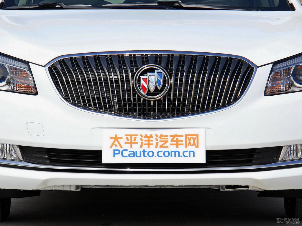 象牙白君越車頭外觀圖片