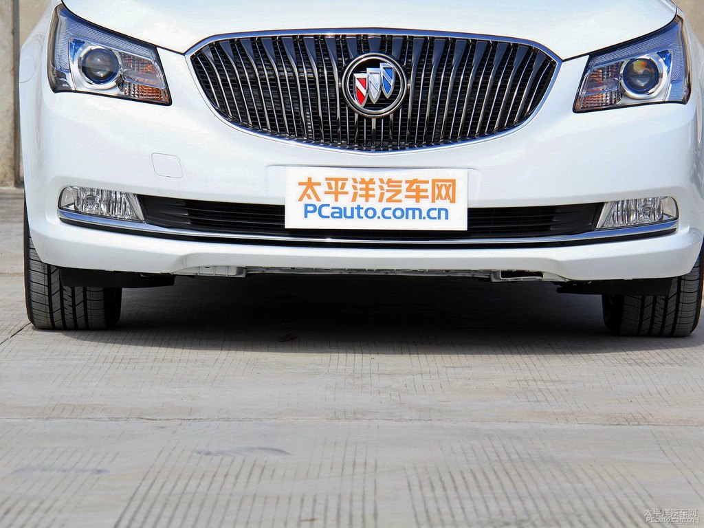 象牙白君越車頭外觀圖片