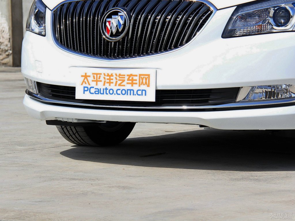 象牙白君越車頭外觀圖片