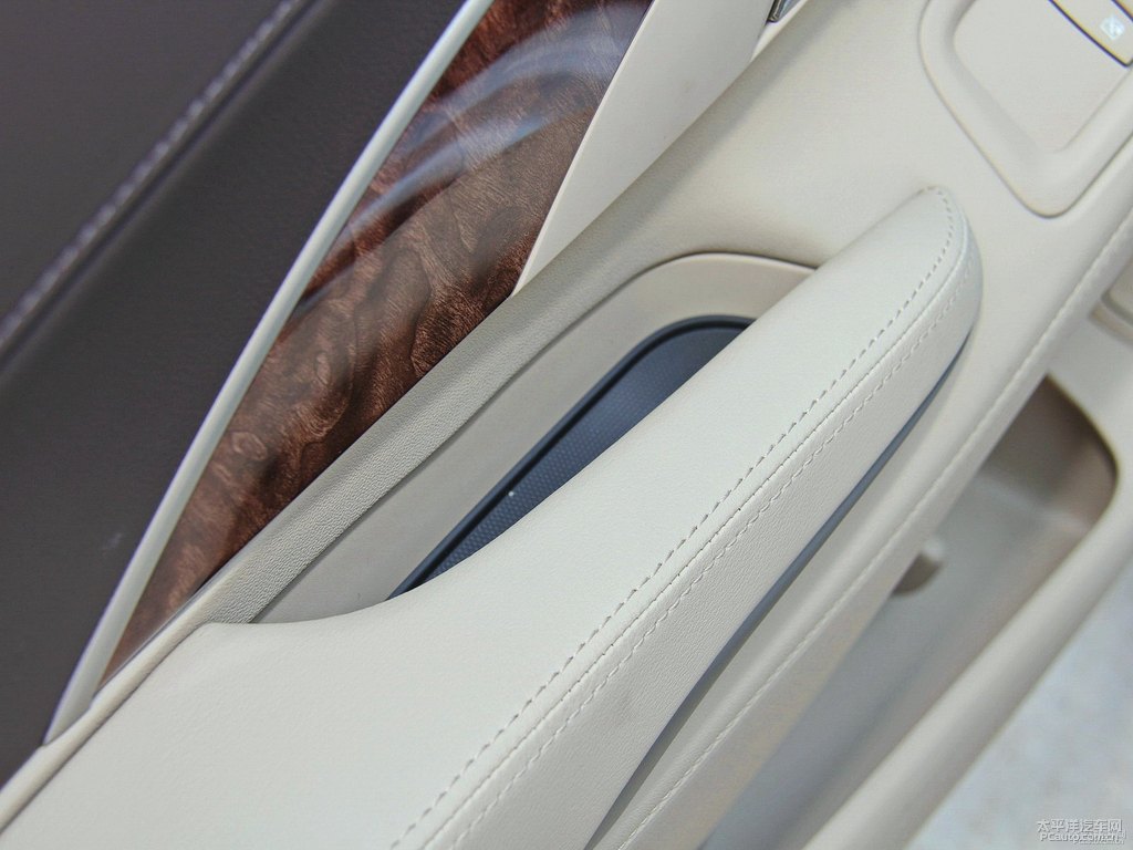 象牙白君越儲物空間空間圖片