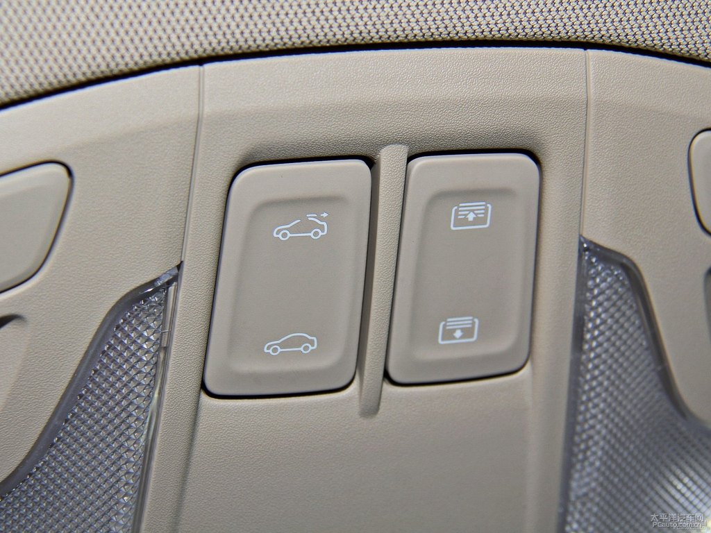 象牙白君越車廂內(nèi)飾圖片