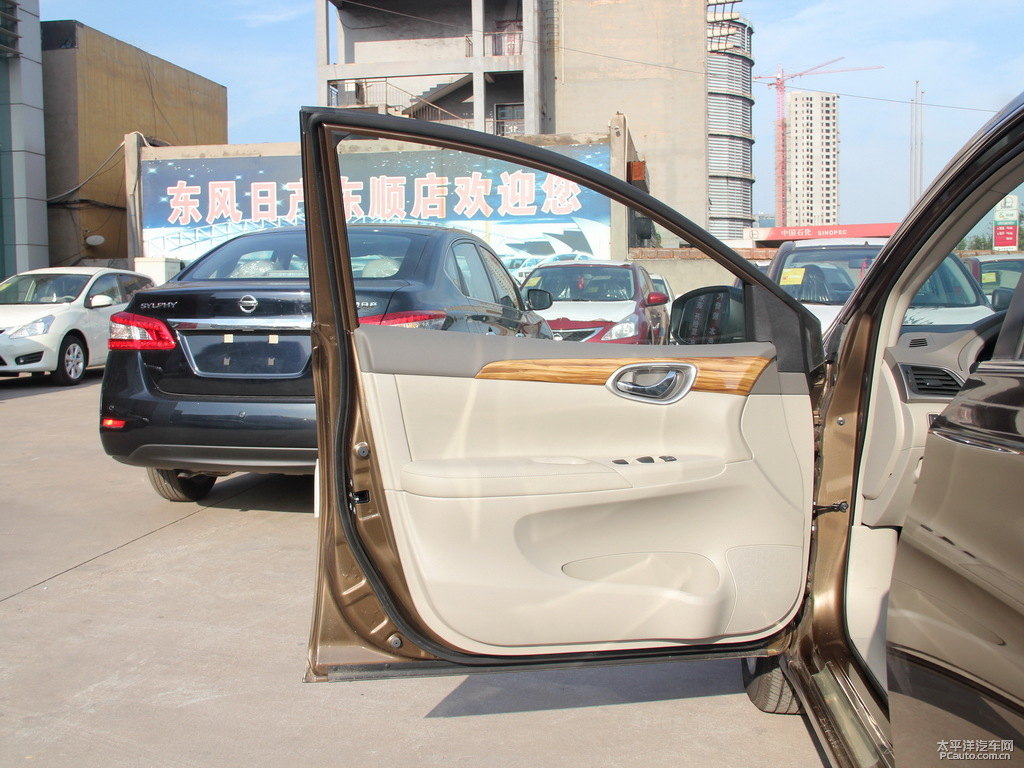 鈦古金軒逸車廂內(nèi)飾圖片