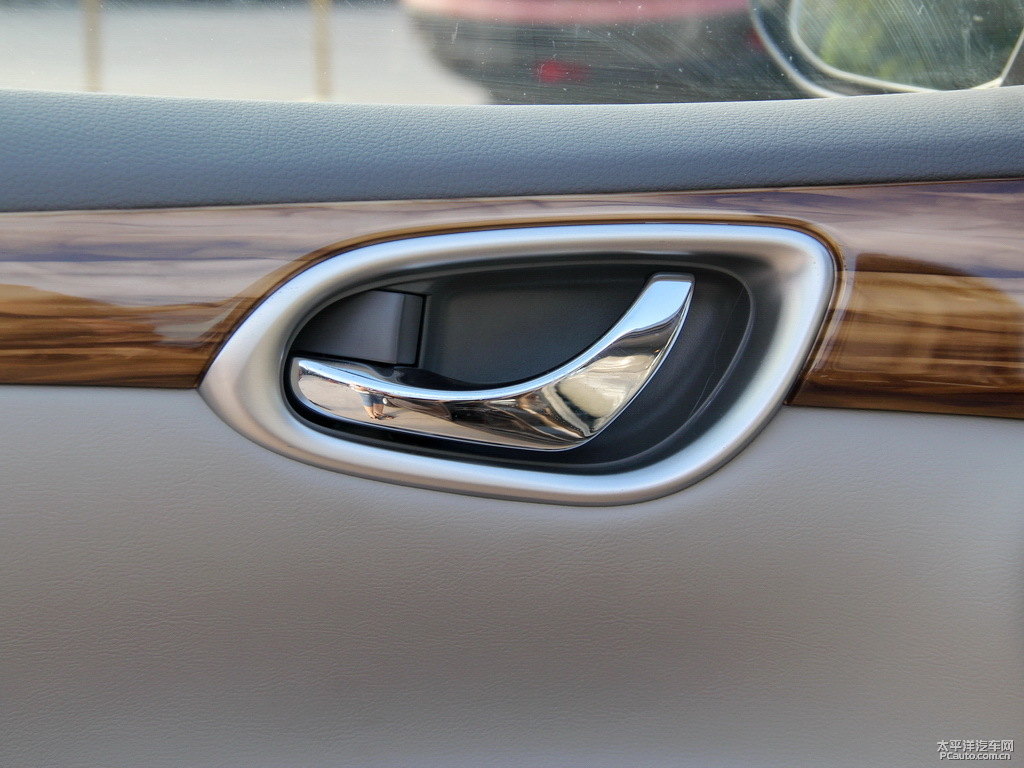 鈦古金軒逸車廂內(nèi)飾圖片
