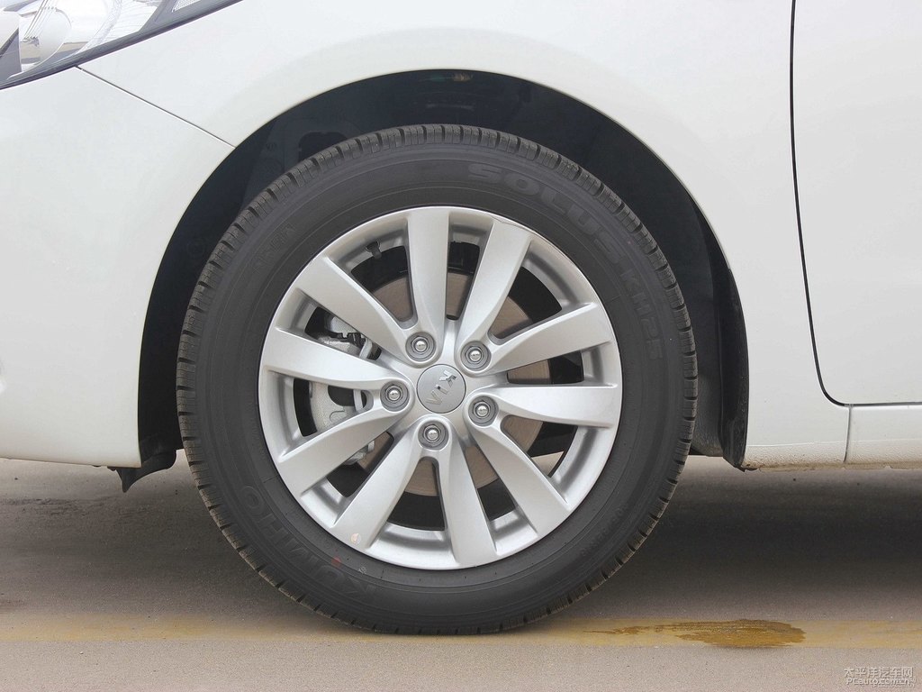 珍珠白起亞K3車身外觀圖片